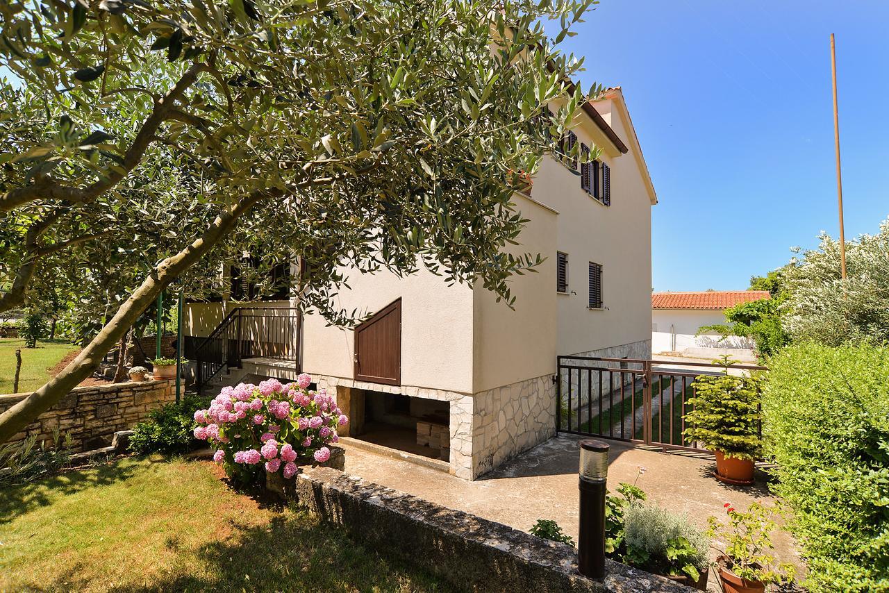 Apartment Milan 1174 Pula Exterior photo